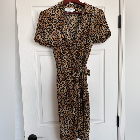 Maggy London Dresses & Skirts - Maggy London Silk Wrap Dress size 10